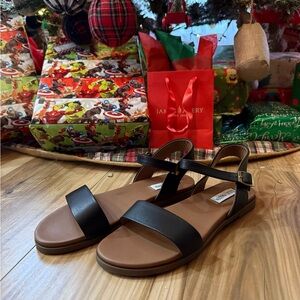 Steve Madden Black and Tan Sandals